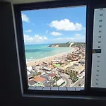 Suíte de hotel com vista de cartão postal do 18º andar a 200 metros da praia